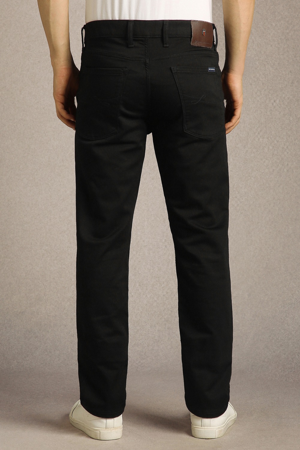 57955-men-black-dark-slim-fit-jeans-black-1.jpg