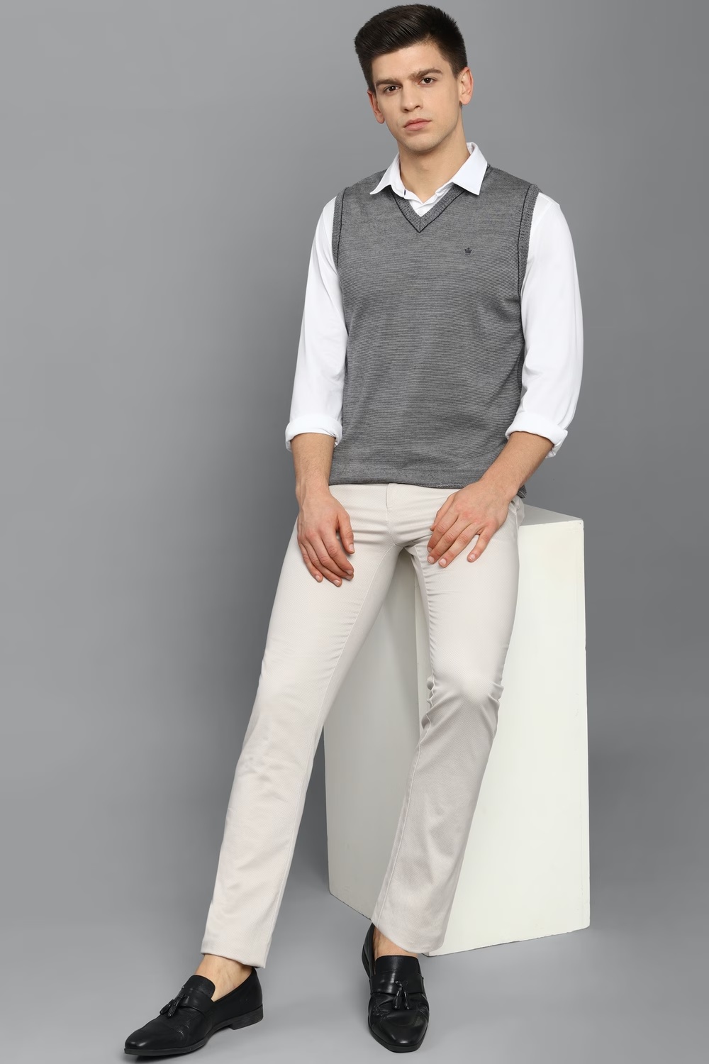 58073-men-grey-textured-v-neck-sleeveless-sweater-grey-1.jpg