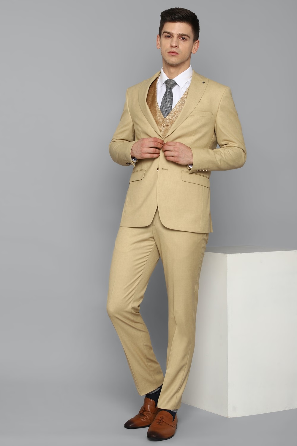 Men Beige Slim Fit Solid Formal Three Piece Suit-Beige