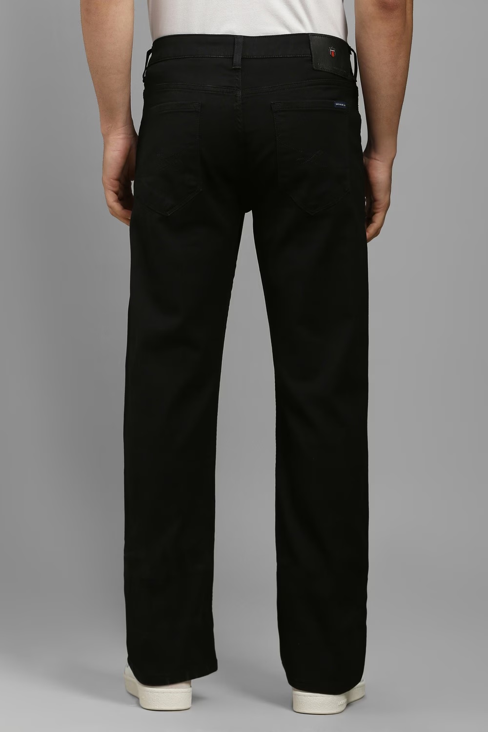 59024-men-black-dark-slim-fit-jeans-black-1.jpg
