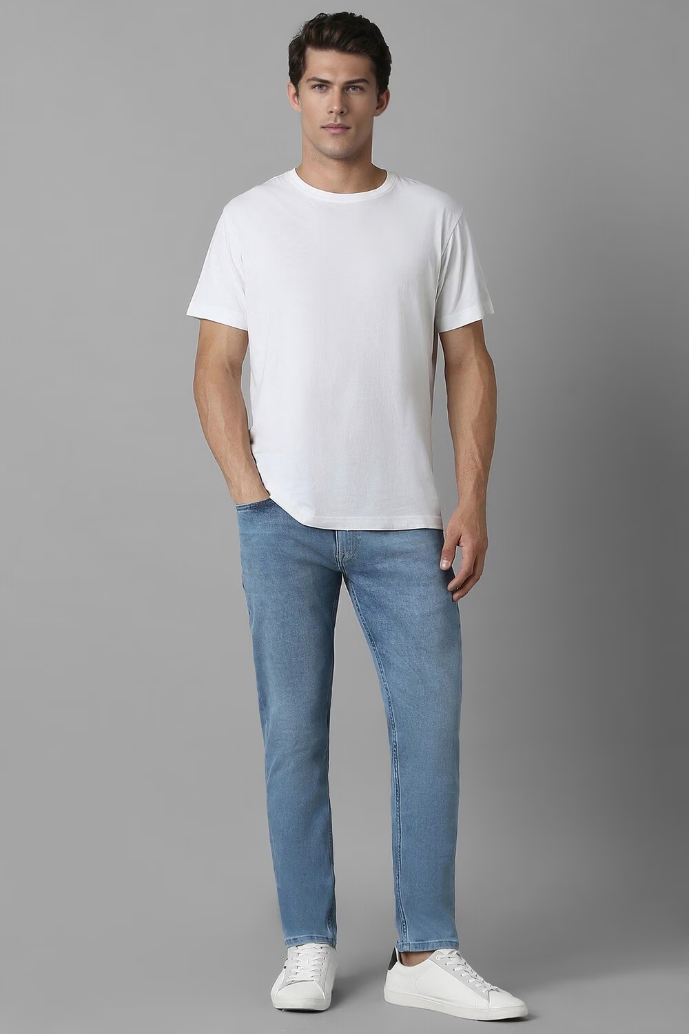59569-men-blue-light-slim-tapered-fit-jeans-blue-1.jpg