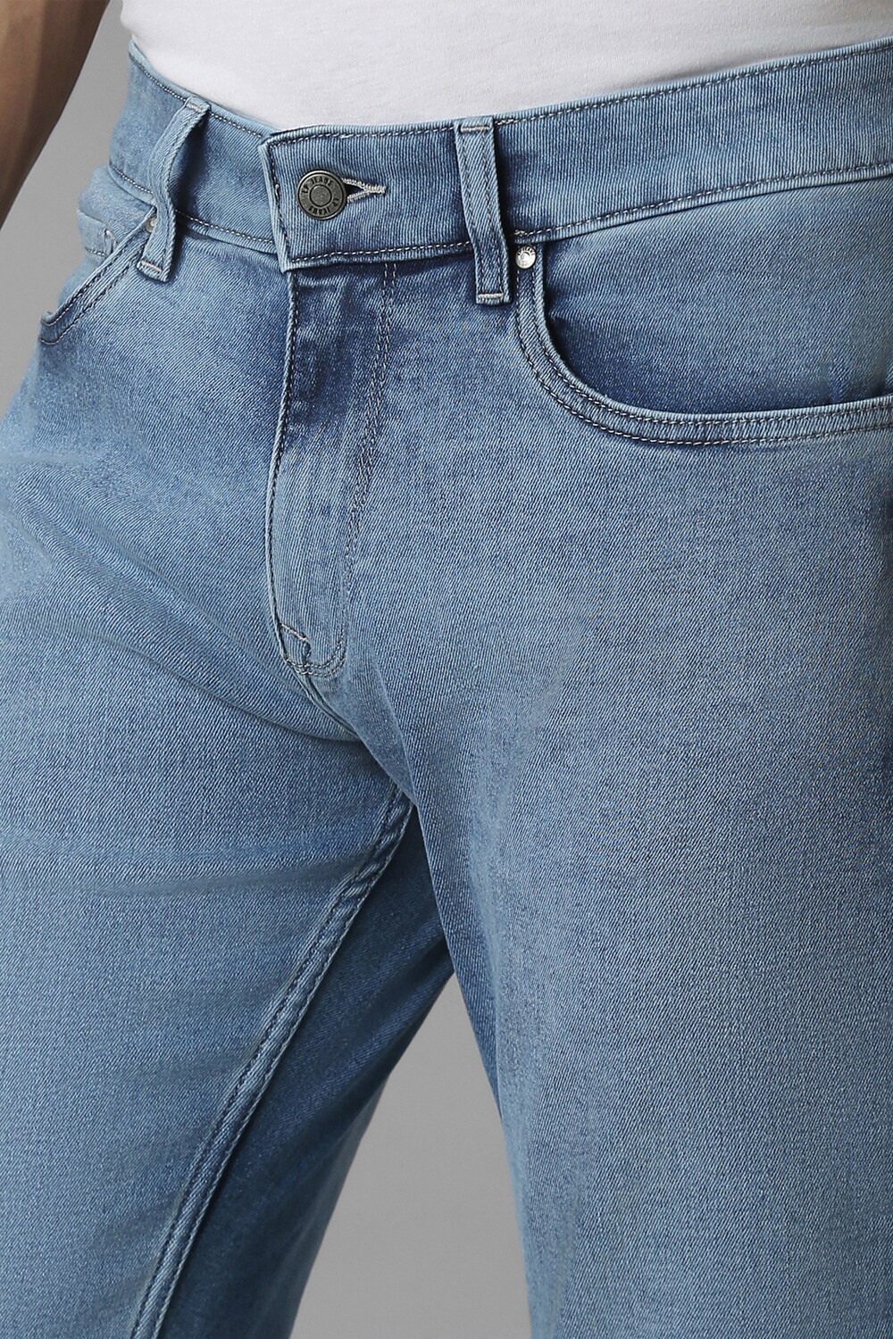 59569-men-blue-light-slim-tapered-fit-jeans-blue-1.jpg