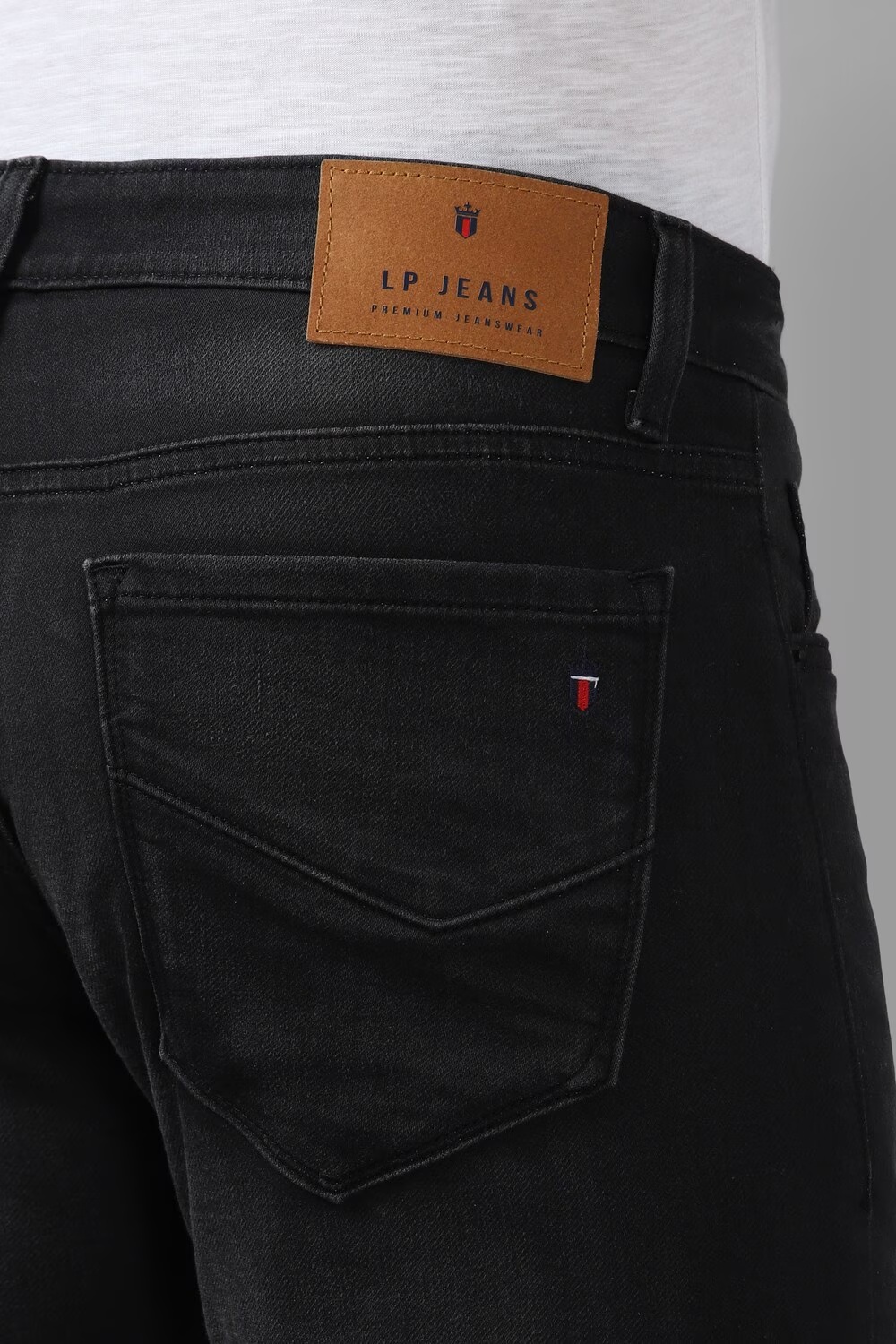 59648-men-black-dark-slim-fit-jeans-black-1.jpg
