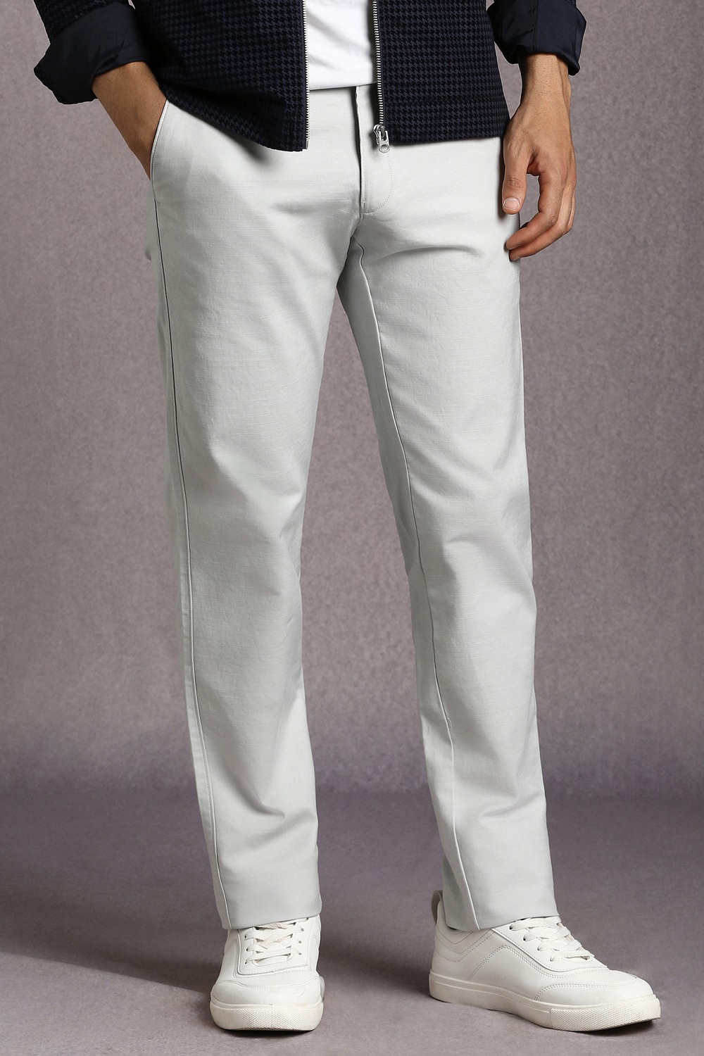 Men Grey Solid Flat Front Casual Trousers-Grey
