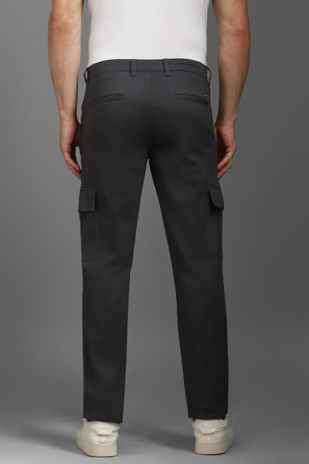 60676-men-grey-solid-flat-front-casual-trousers-grey-1.jpg