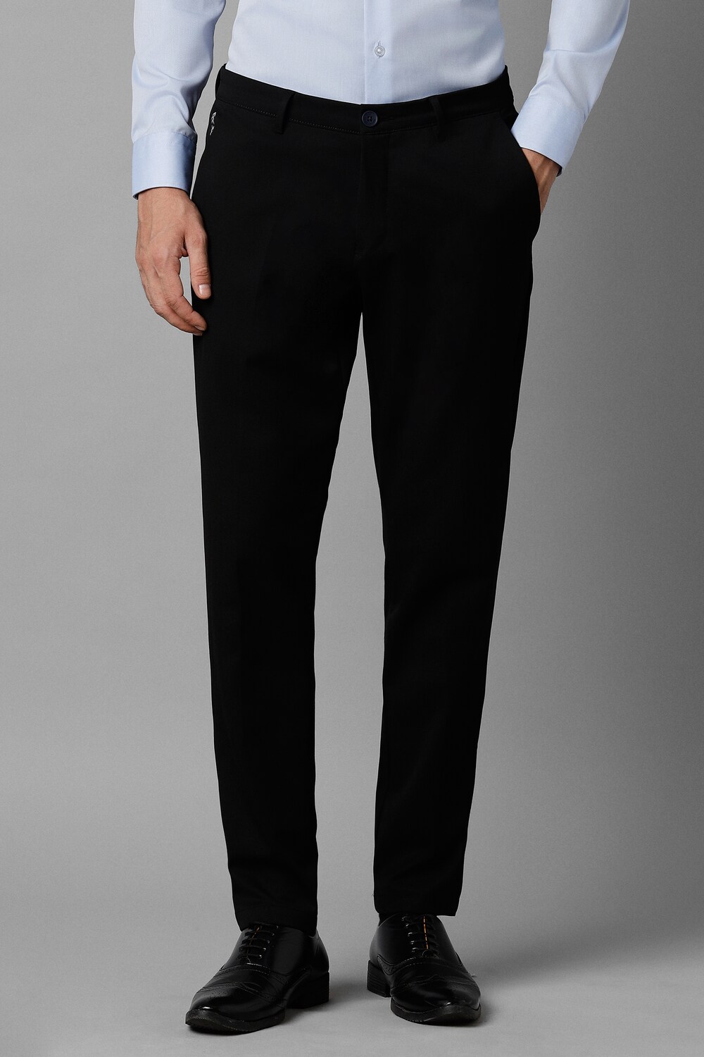 Men Black Contemporary Fit Solid Flat Front Casual Trousers-Black