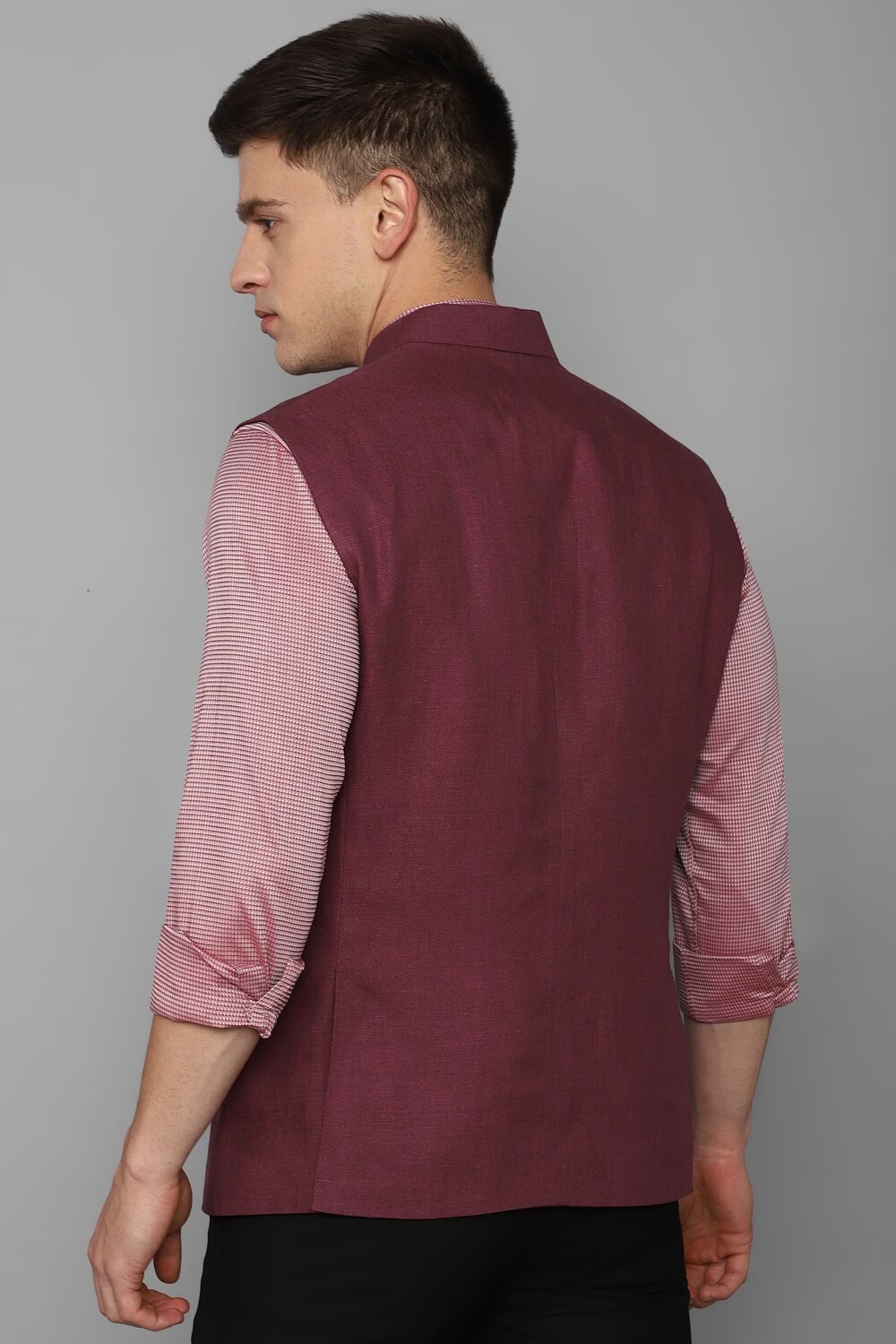 61759-men-maroon-textured-slim-fit-party-nehru-jacket-maroon-1.jpg