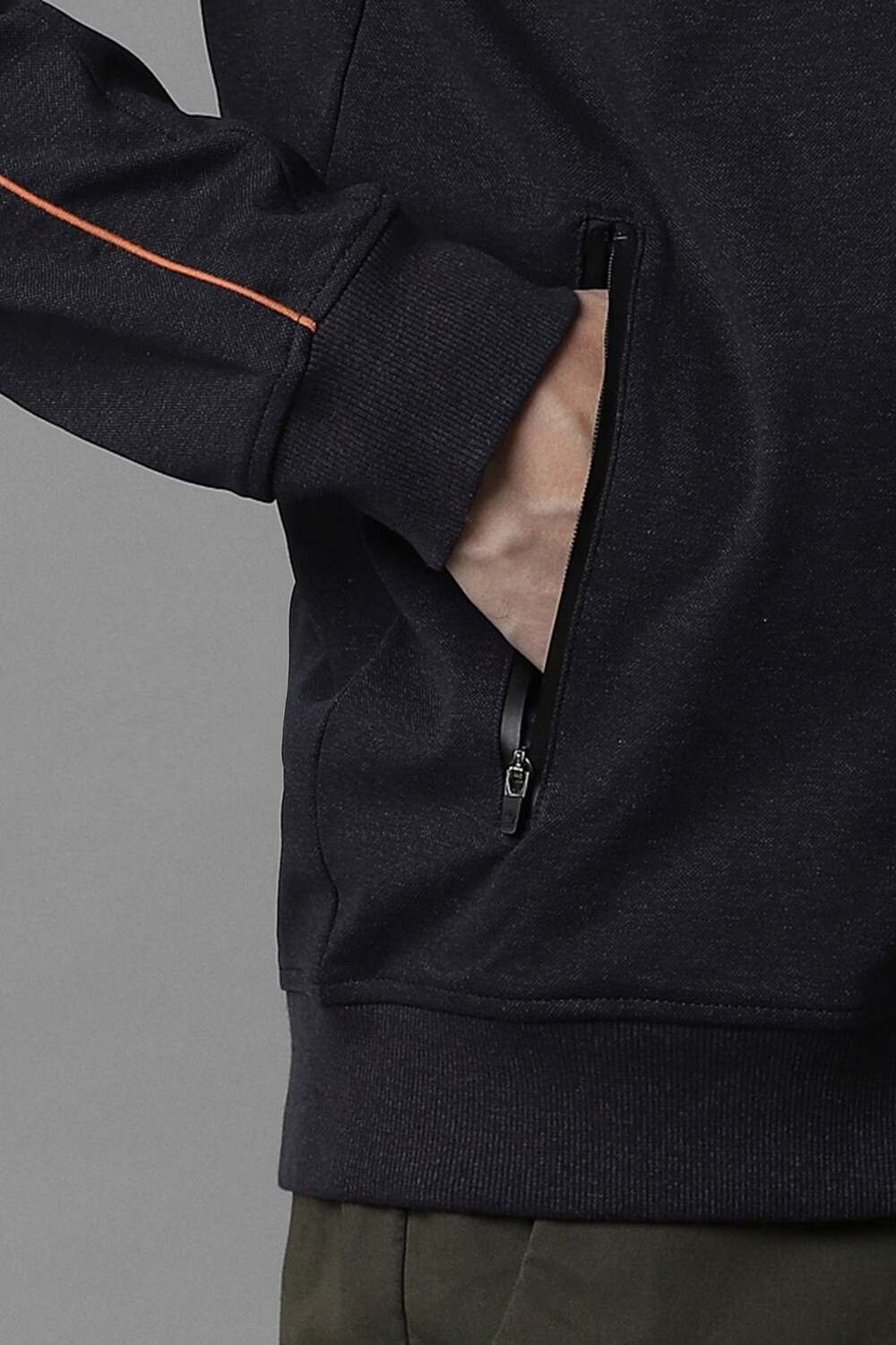 62033-men-casual-black-solid-sweatshirt-black-1.jpg
