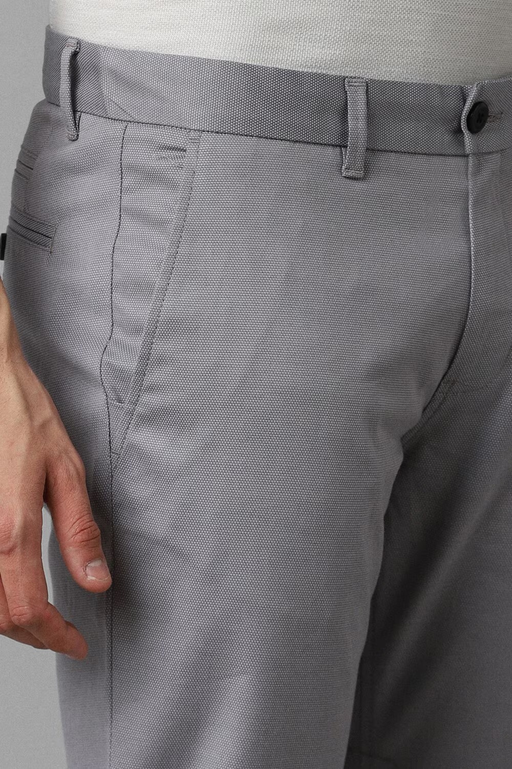 62277-men-grey-slim-fit-textured-flat-front-casual-trousers-grey-1.jpg