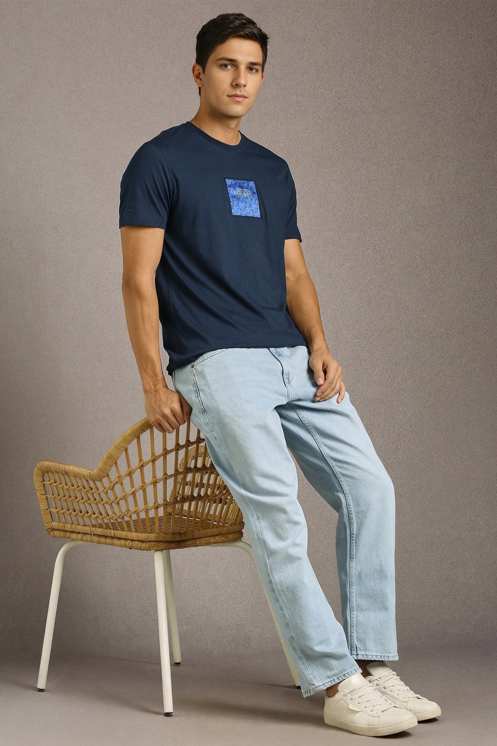 62457-men-navy-graphic-print-crew-neck-t-shirt-navy-1.webp