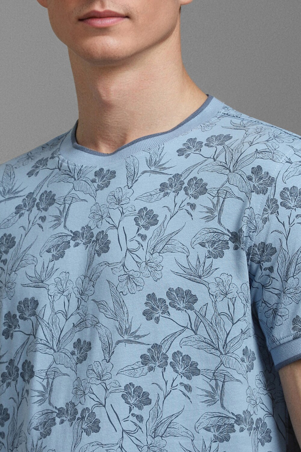 62624-men-light-blue-print-crew-neck-t-shirt-light-blue-1.jpg