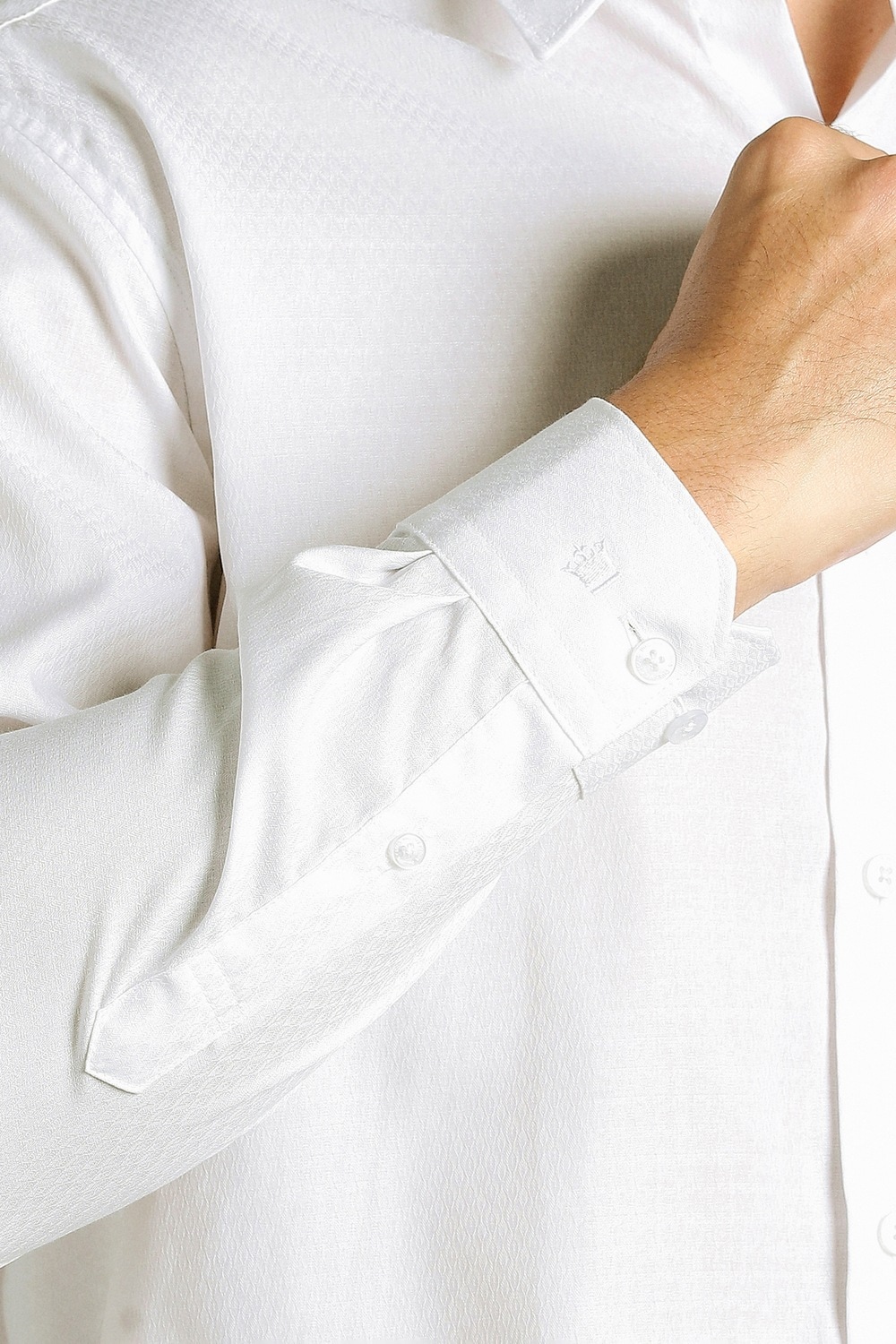 62972-men-white-textured-full-sleeves-formal-shirt-white-1.jpg
