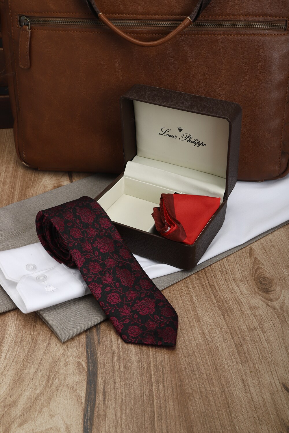 63101-men-black-print-tie-and-pocket-square-black-1.jpg