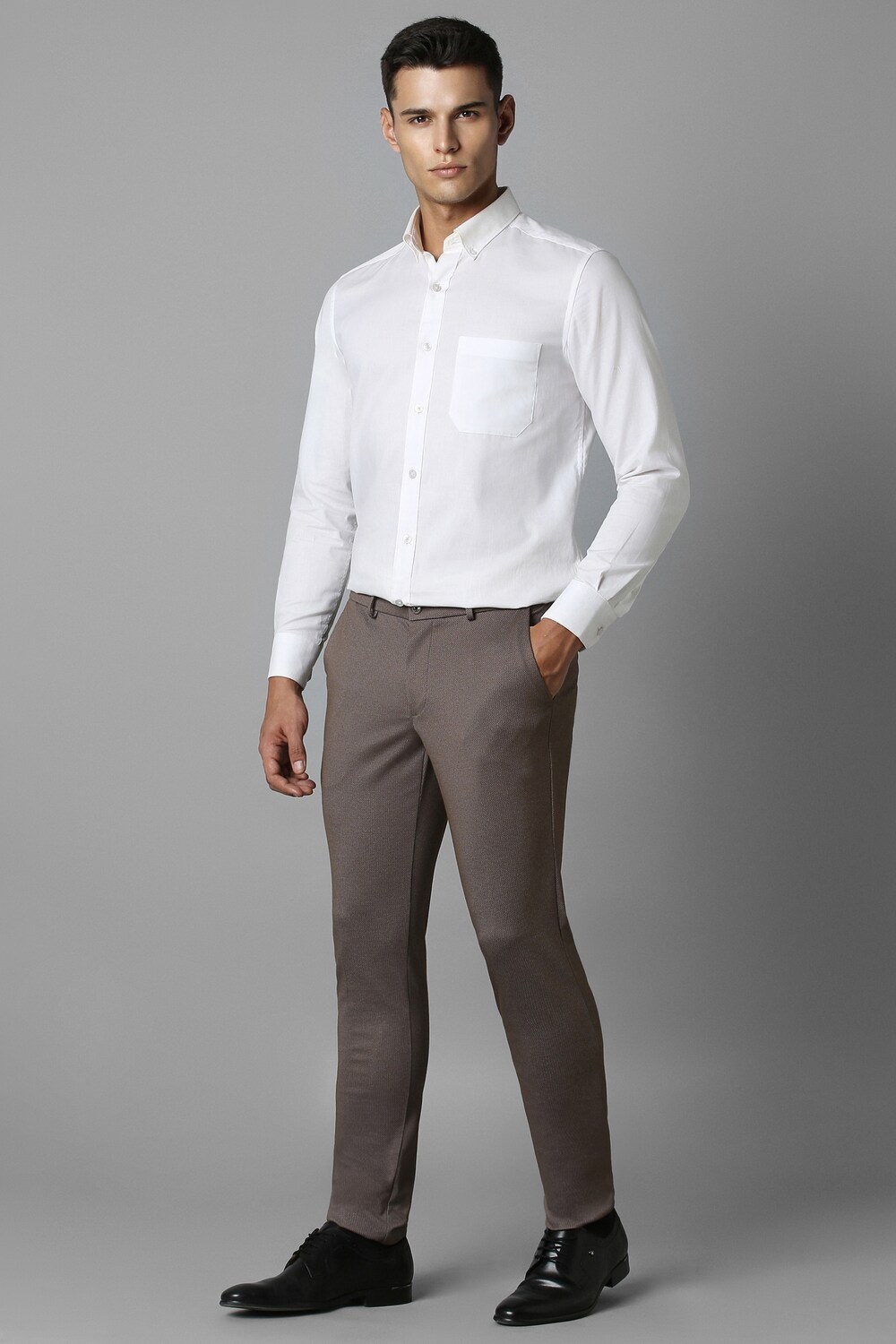 6344-men-brown-slim-fit-print-flat-front-casual-trousers-brown-1.jpg