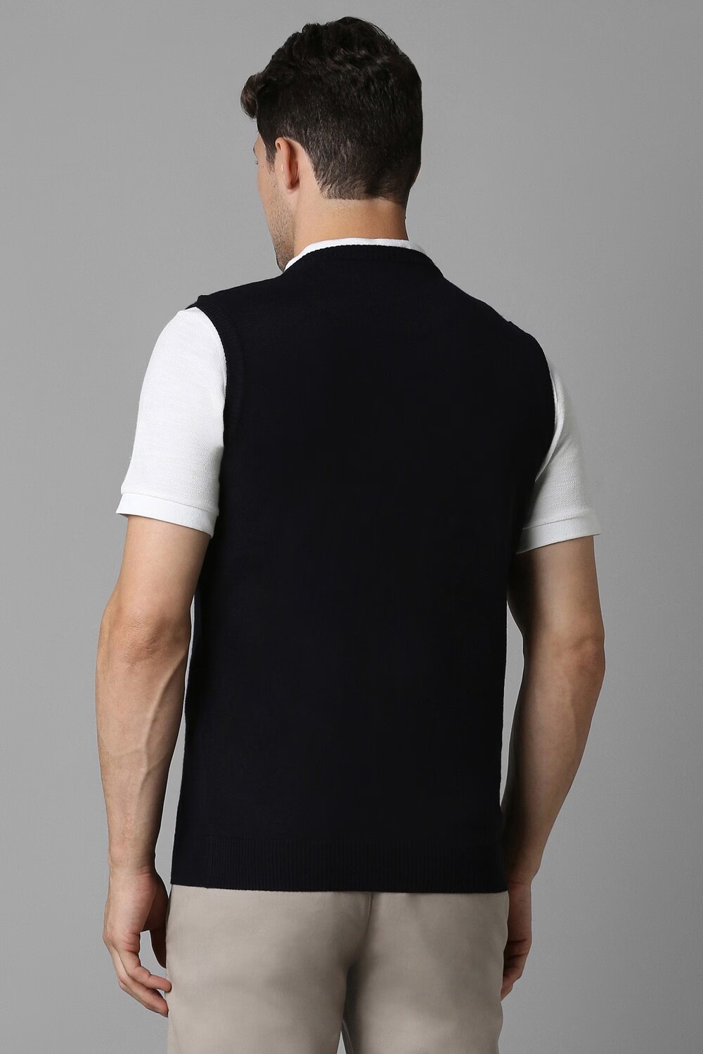 647-men-black-patterned-v-neck-sleeveless-sweater-black-1.jpg