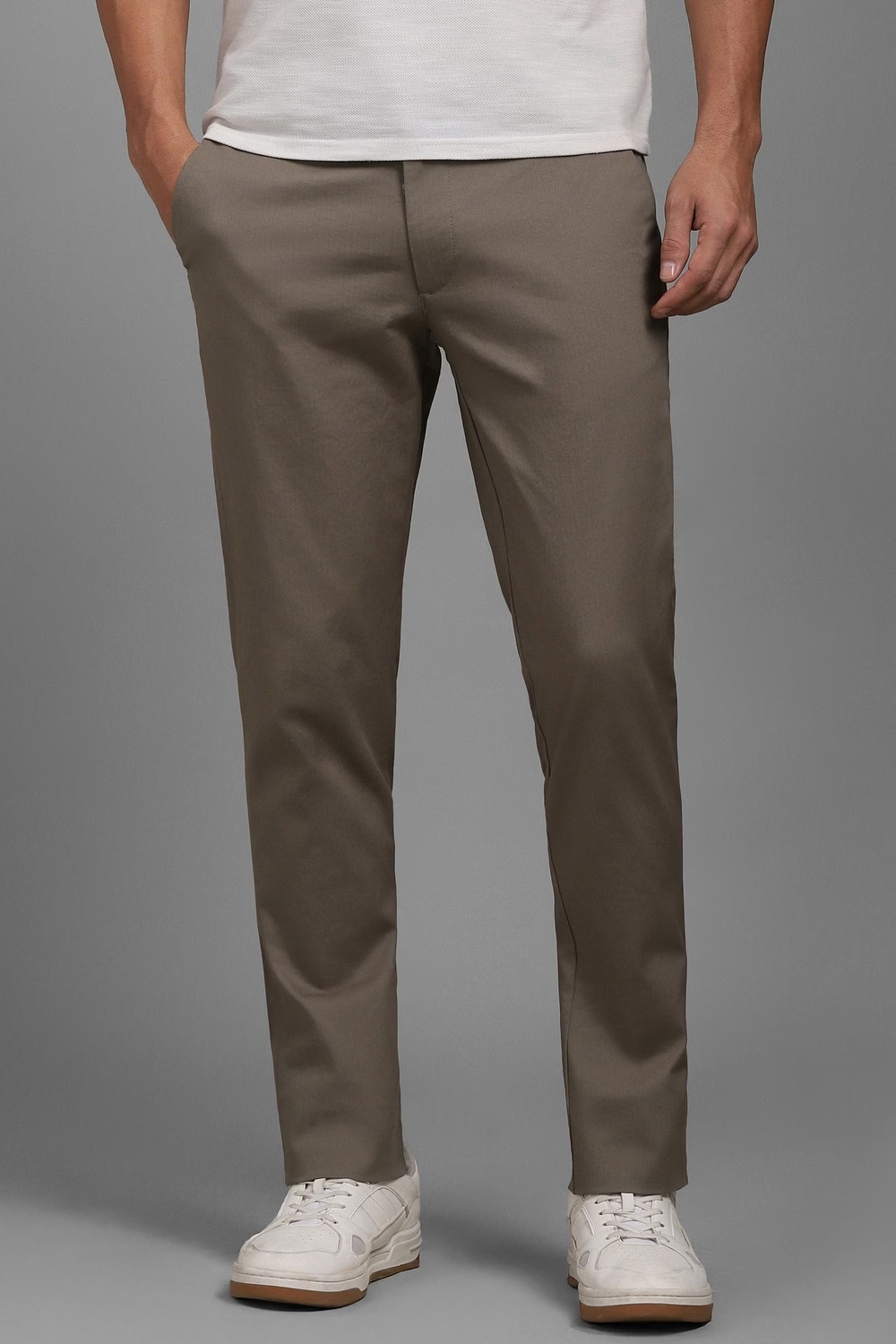 Men Brown Slim Tapered Fit Textured Flat Front Casual Trousers-Brown