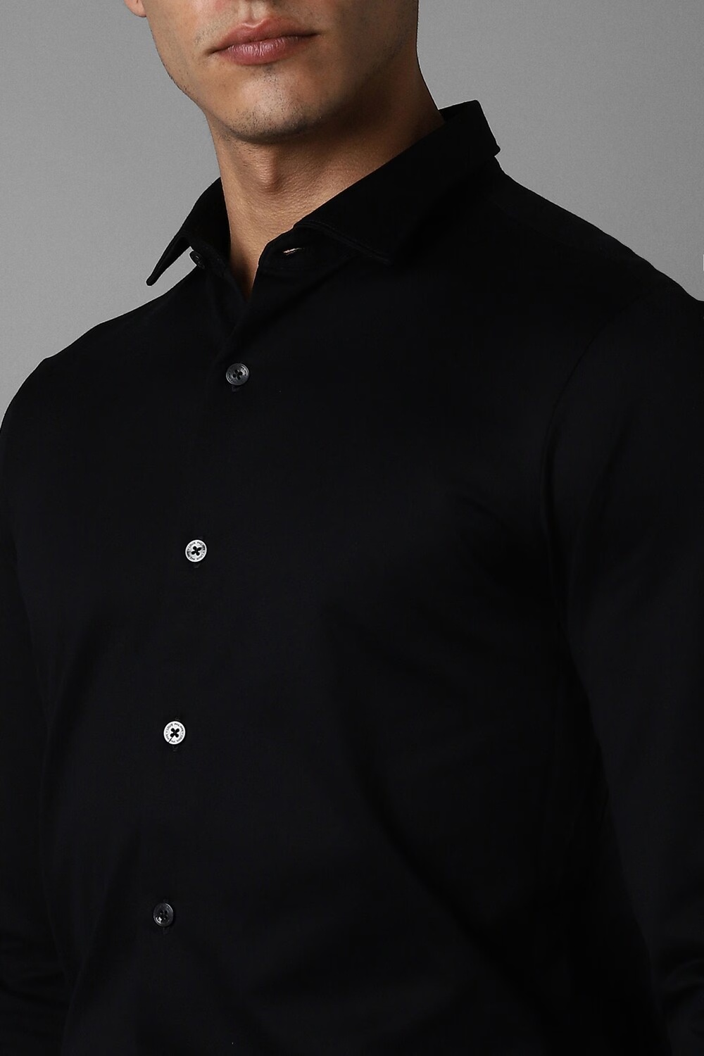 66450-men-black-slim-fit-solid-full-sleeves-formal-shirt-black-1.jpg