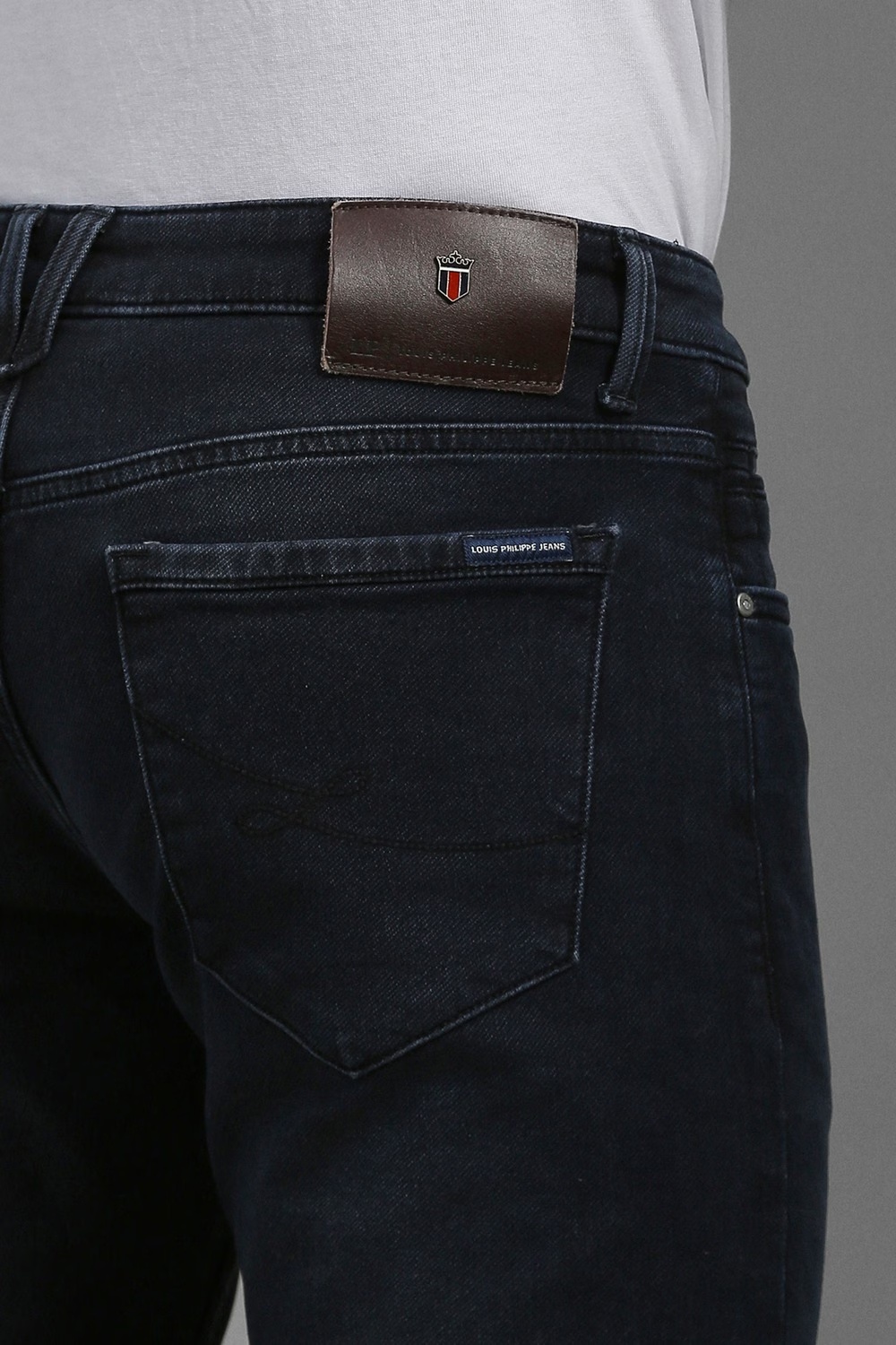66825-men-navy-light-slim-fit-jeans-navy-1.jpg