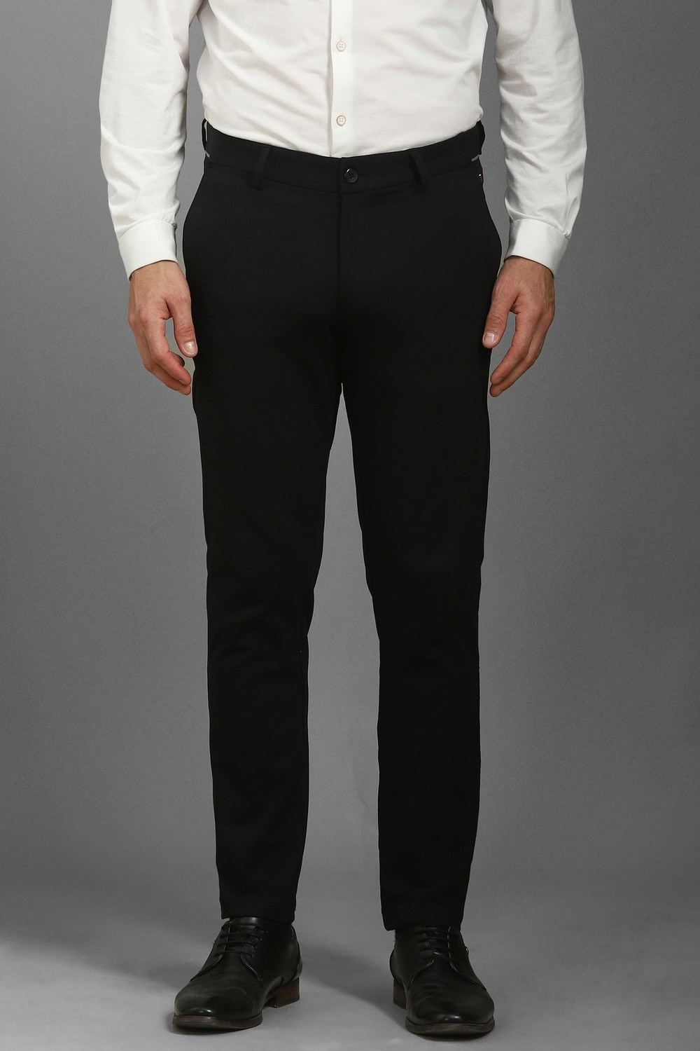 Men Black Contemporary Fit Solid Flat Front Casual Trousers-Black