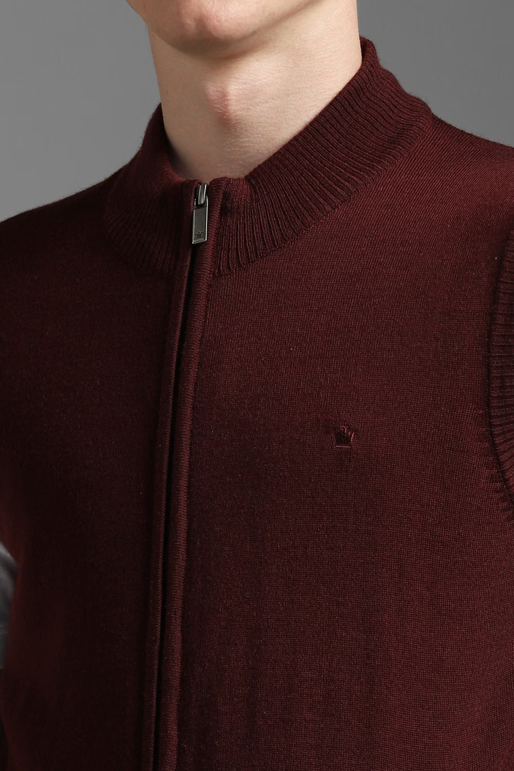 67515-men-maroon-solid-round-neck-sleeveless-sweater-maroon-1.jpg
