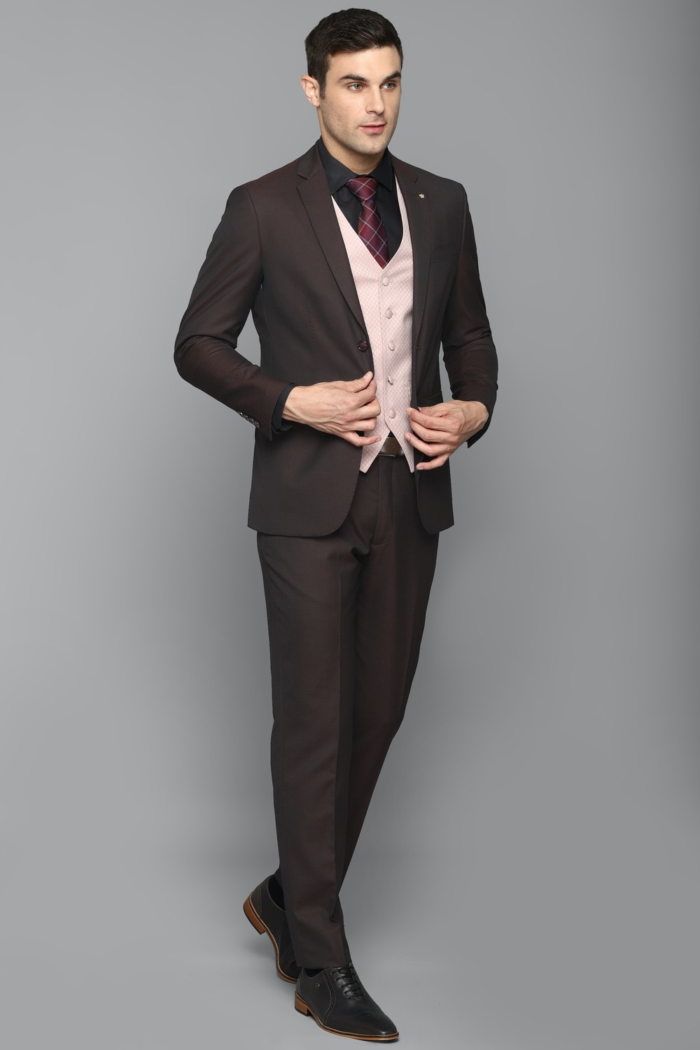 Men Maroon Slim Fit Textured Formal Three Piece Suit-Maroon