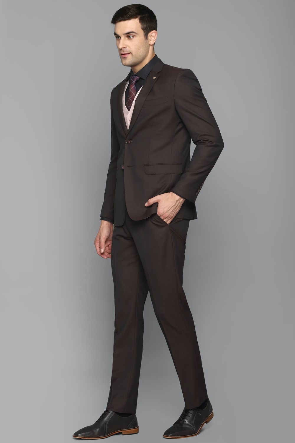 67706-men-maroon-slim-fit-textured-formal-three-piece-suit-maroon-1.jpg