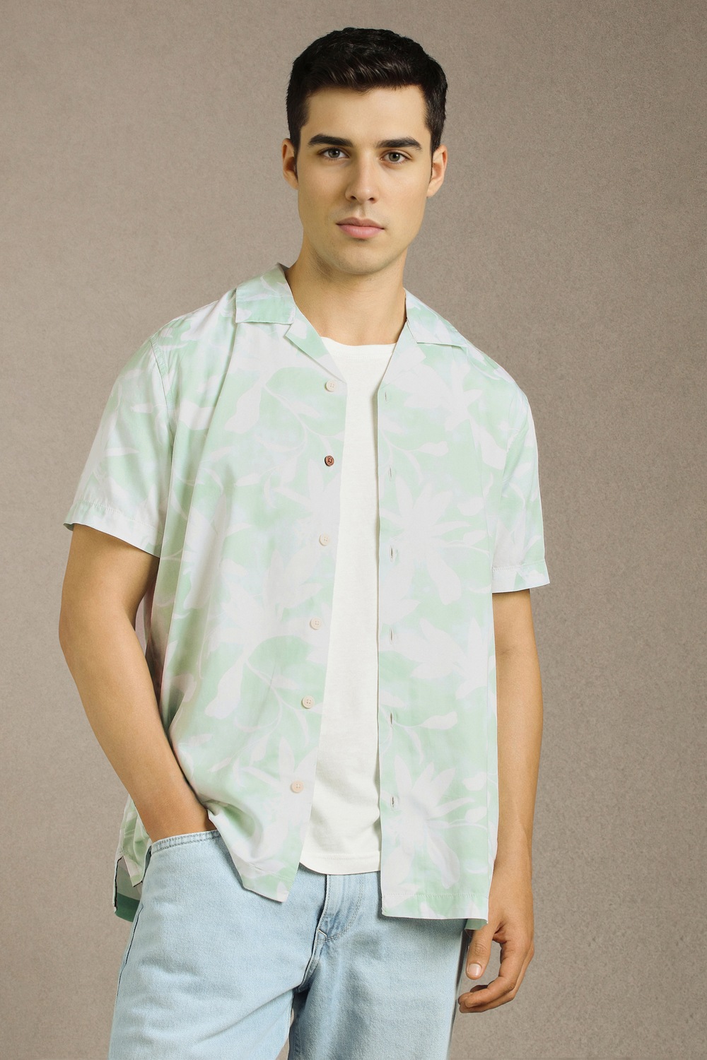 70253-men-green-slim-fit-print-half-sleeves-casual-shirt-green-1.jpg