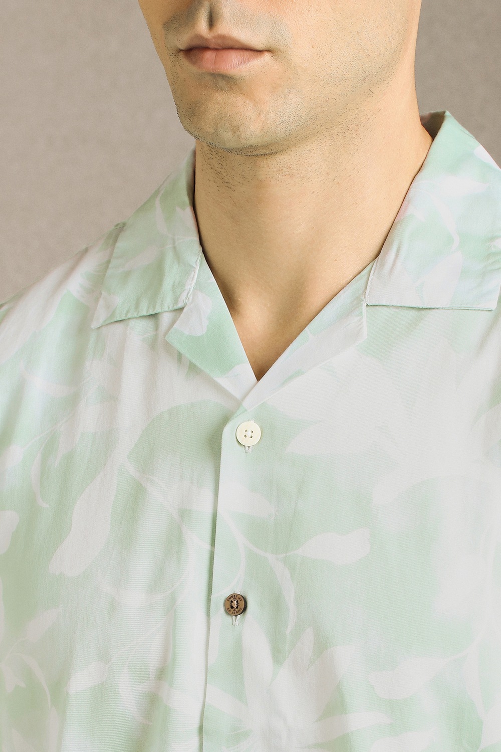 70253-men-green-slim-fit-print-half-sleeves-casual-shirt-green-1.jpg