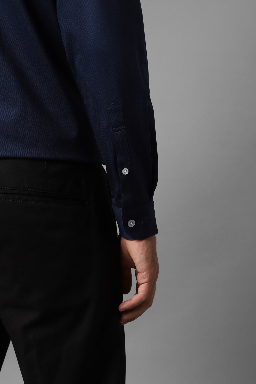 70403-men-navy-slim-fit-solid-full-sleeves-formal-shirt-navy-1.jpg
