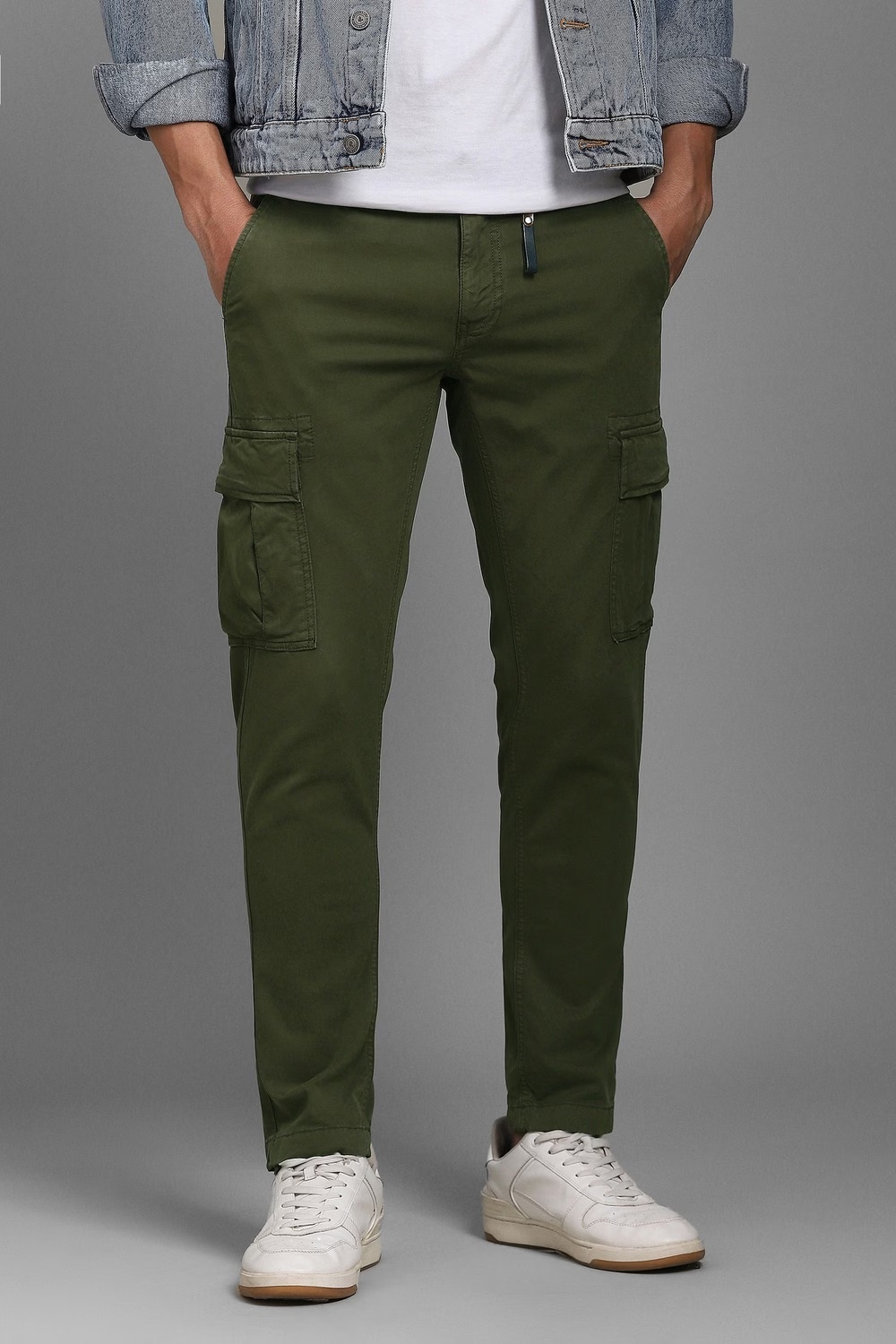 Men Olive Slim Tapered Fit Solid Flat Front Casual Trousers-Olive