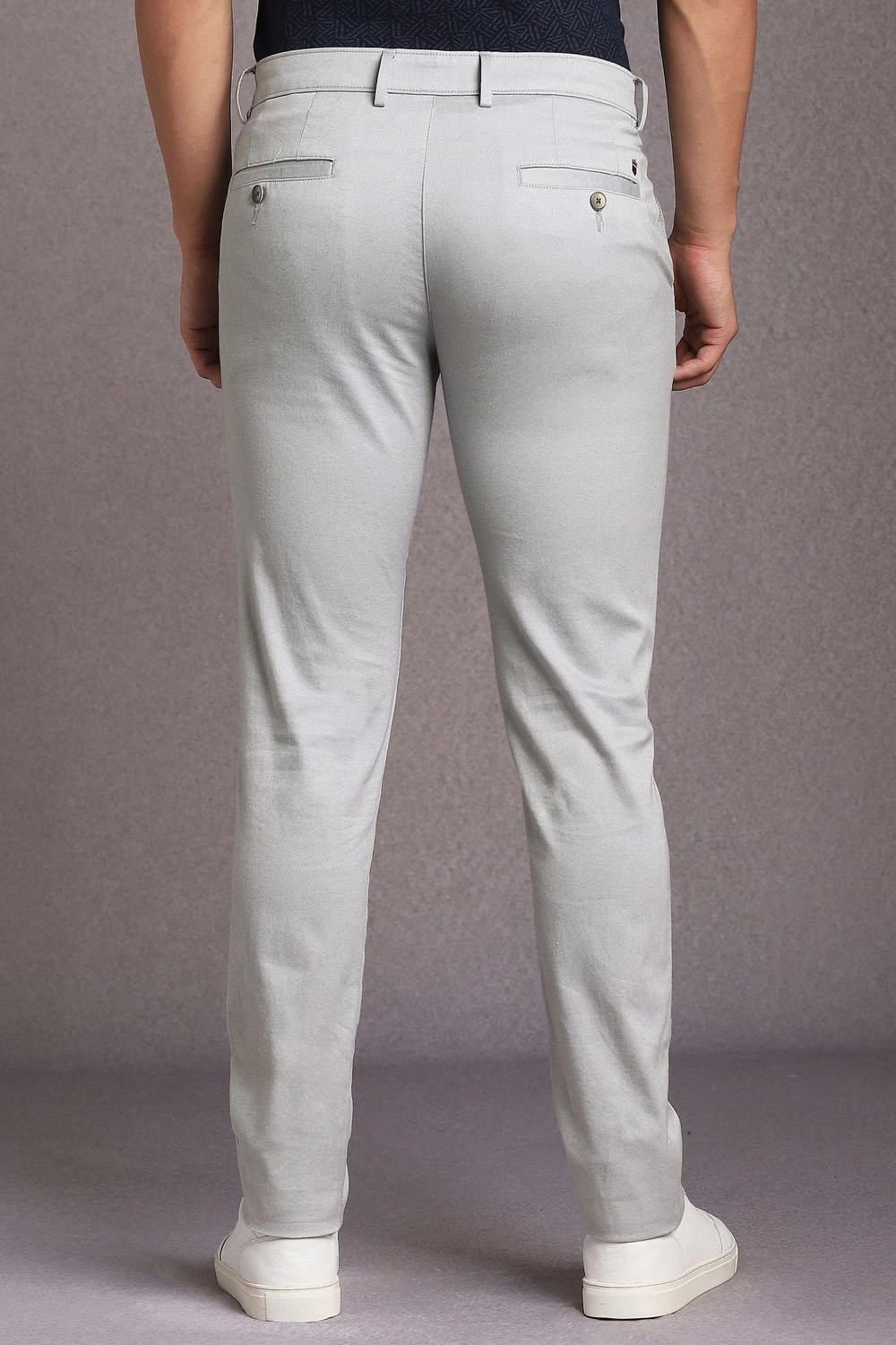 71394-men-grey-textured-flat-front-casual-trousers-grey-1.jpg