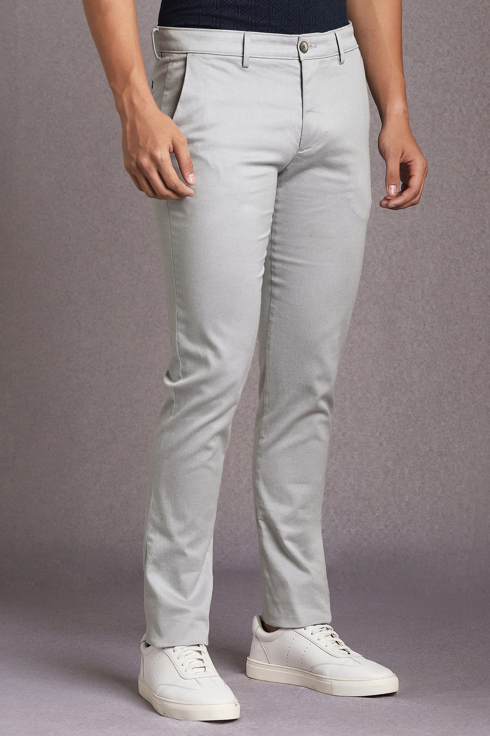 71394-men-grey-textured-flat-front-casual-trousers-grey-1.jpg
