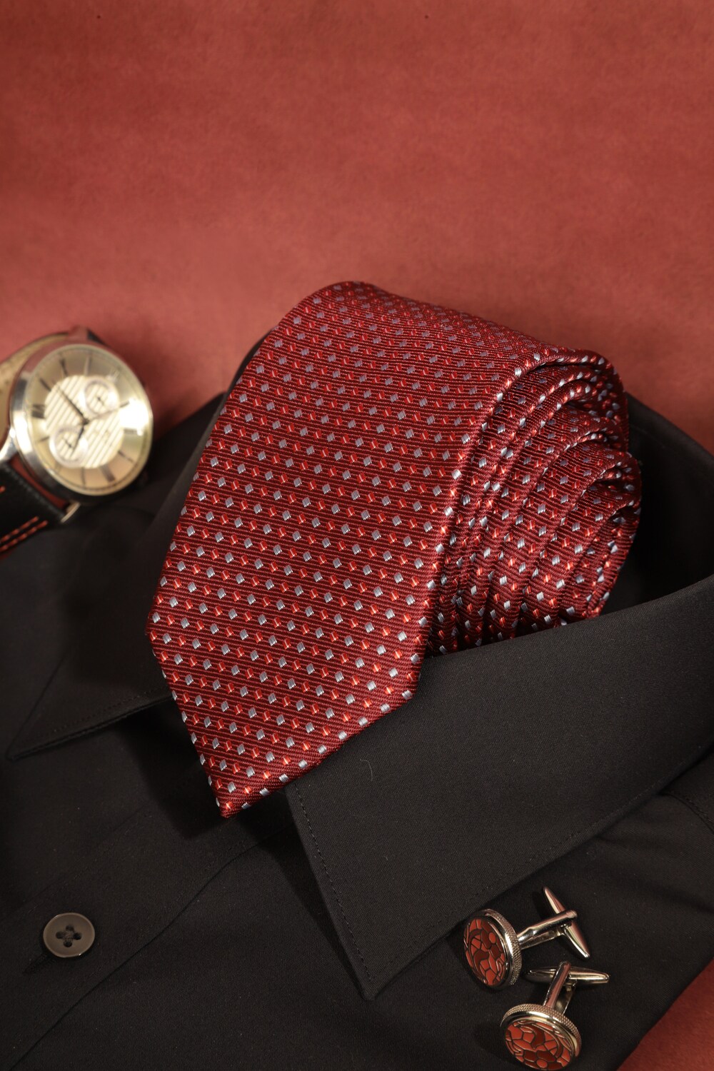 Men Red Embroidered Tie-Red