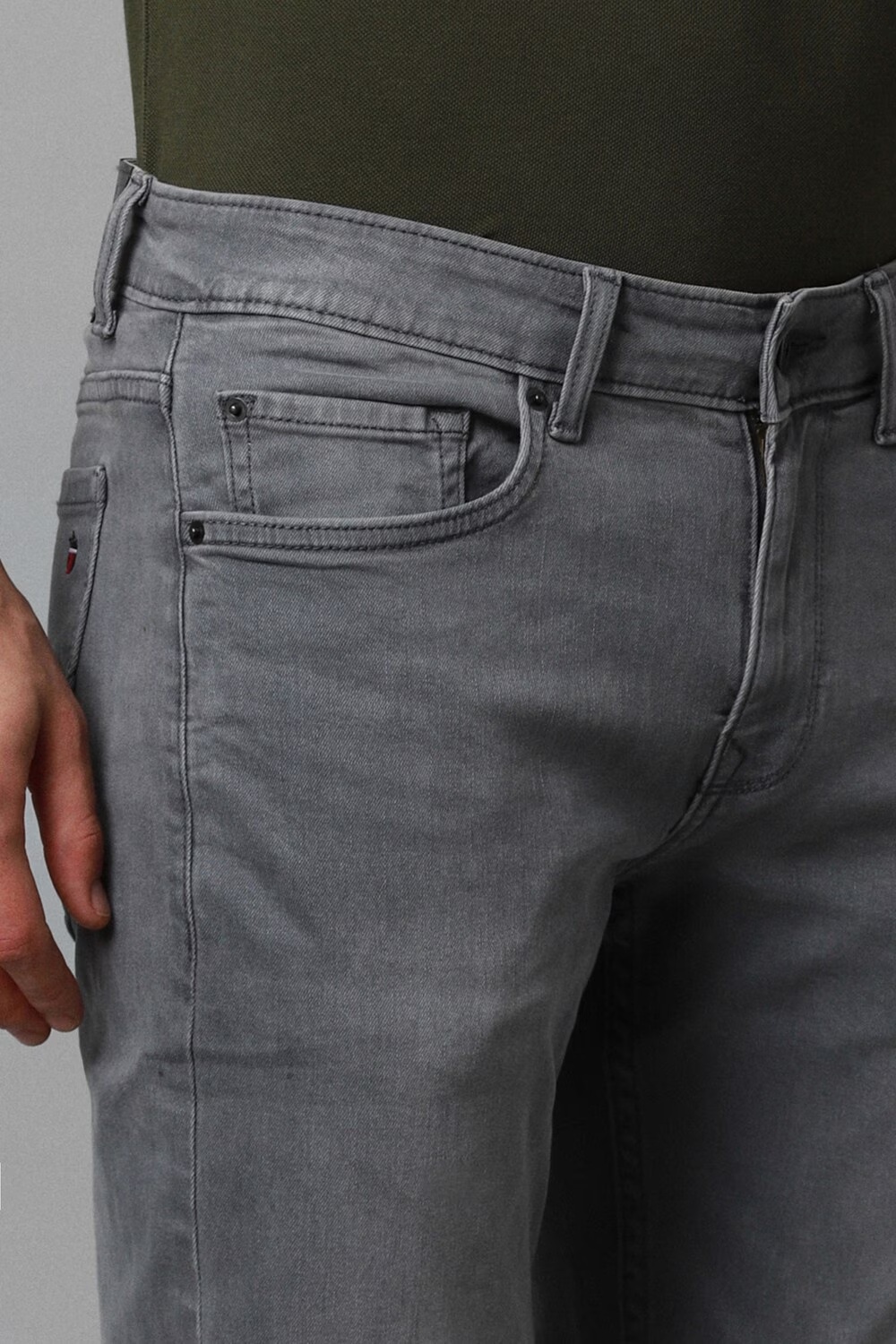 72062-men-grey-mid-slim-fit-jeans-grey-1.jpg