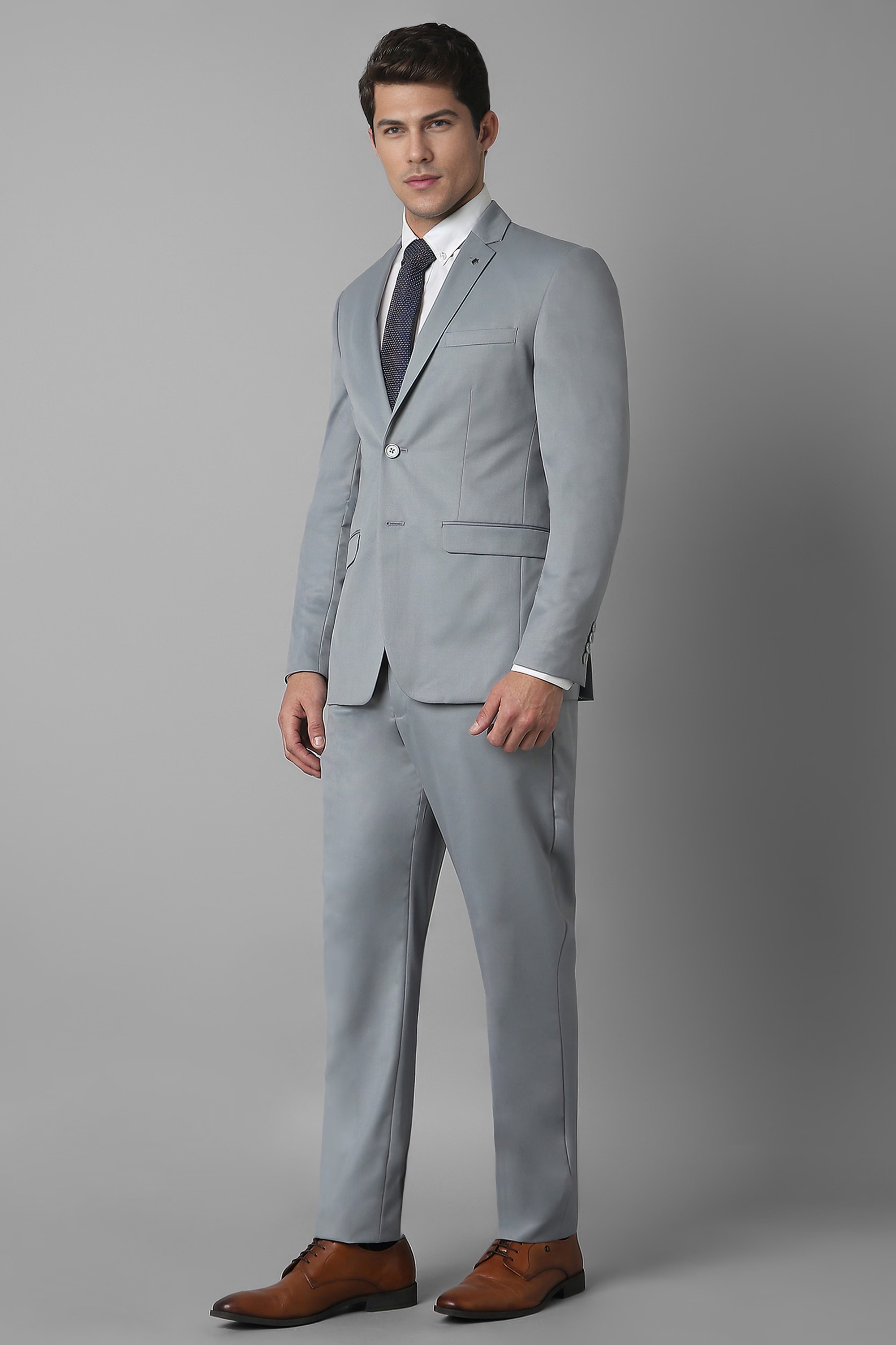 72581-men-grey-slim-fit-solid-formal-two-piece-suit-grey-1.jpg