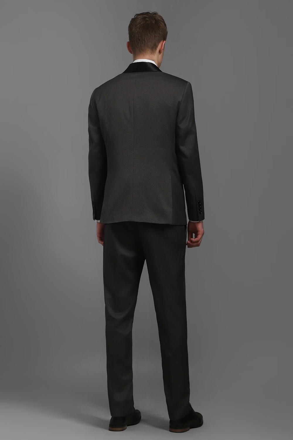 73473-men-grey-slim-fit-textured-formal-two-piece-suit-grey-1.jpg