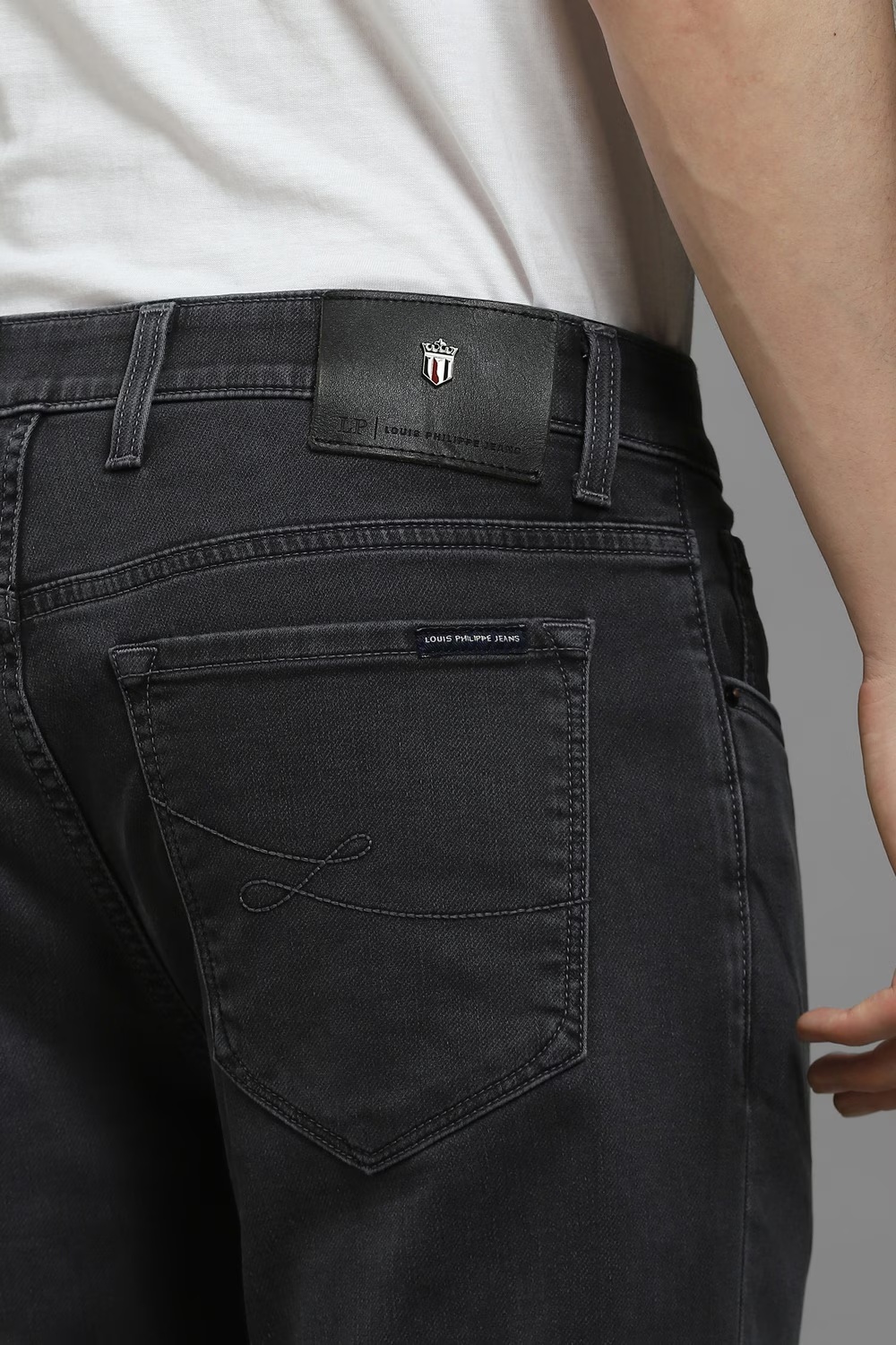 74154-men-grey-light-slim-tapered-fit-jeans-grey-1.jpg