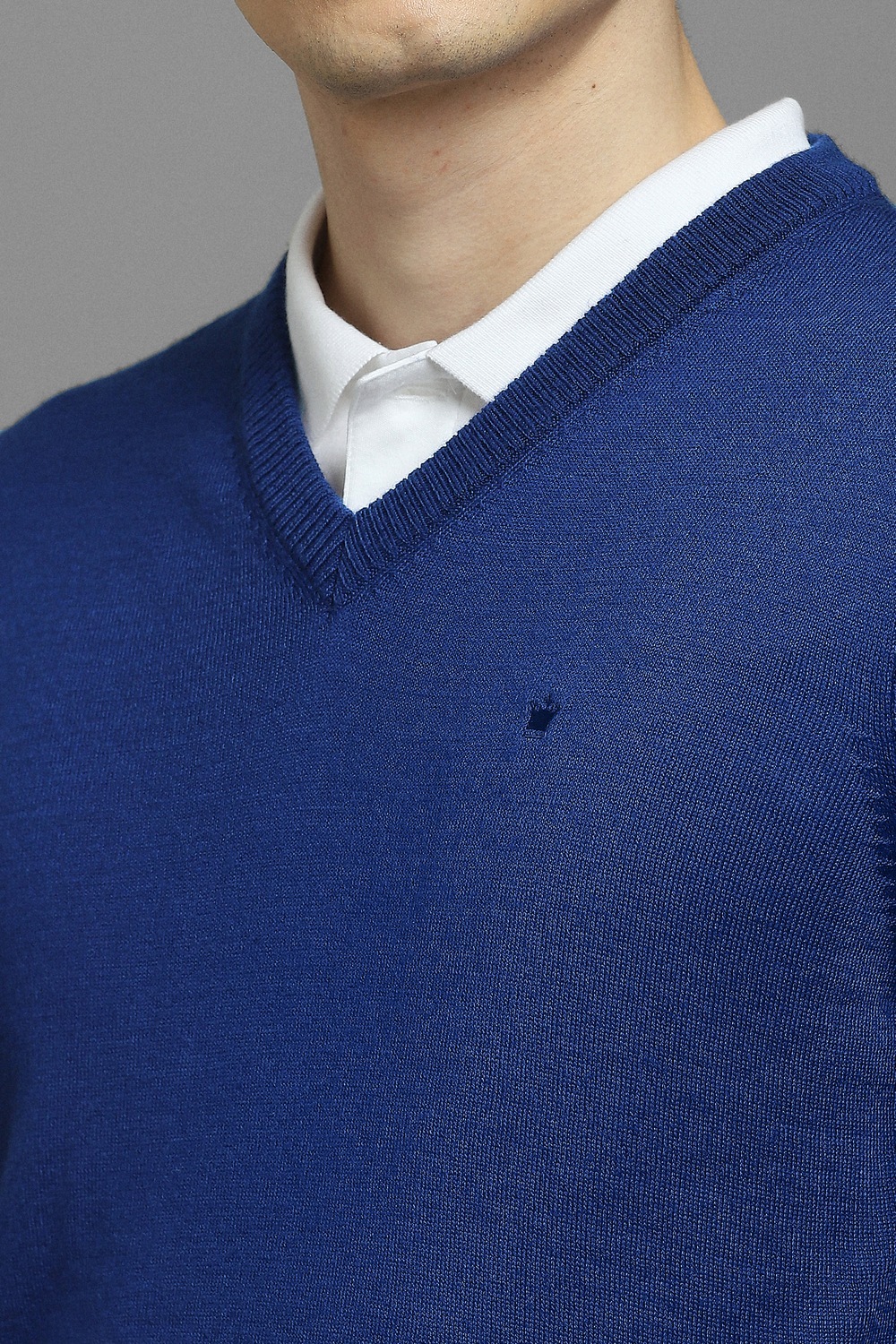 74542-men-blue-solid-v-neck-full-sleeves-sweater-blue-1.jpg
