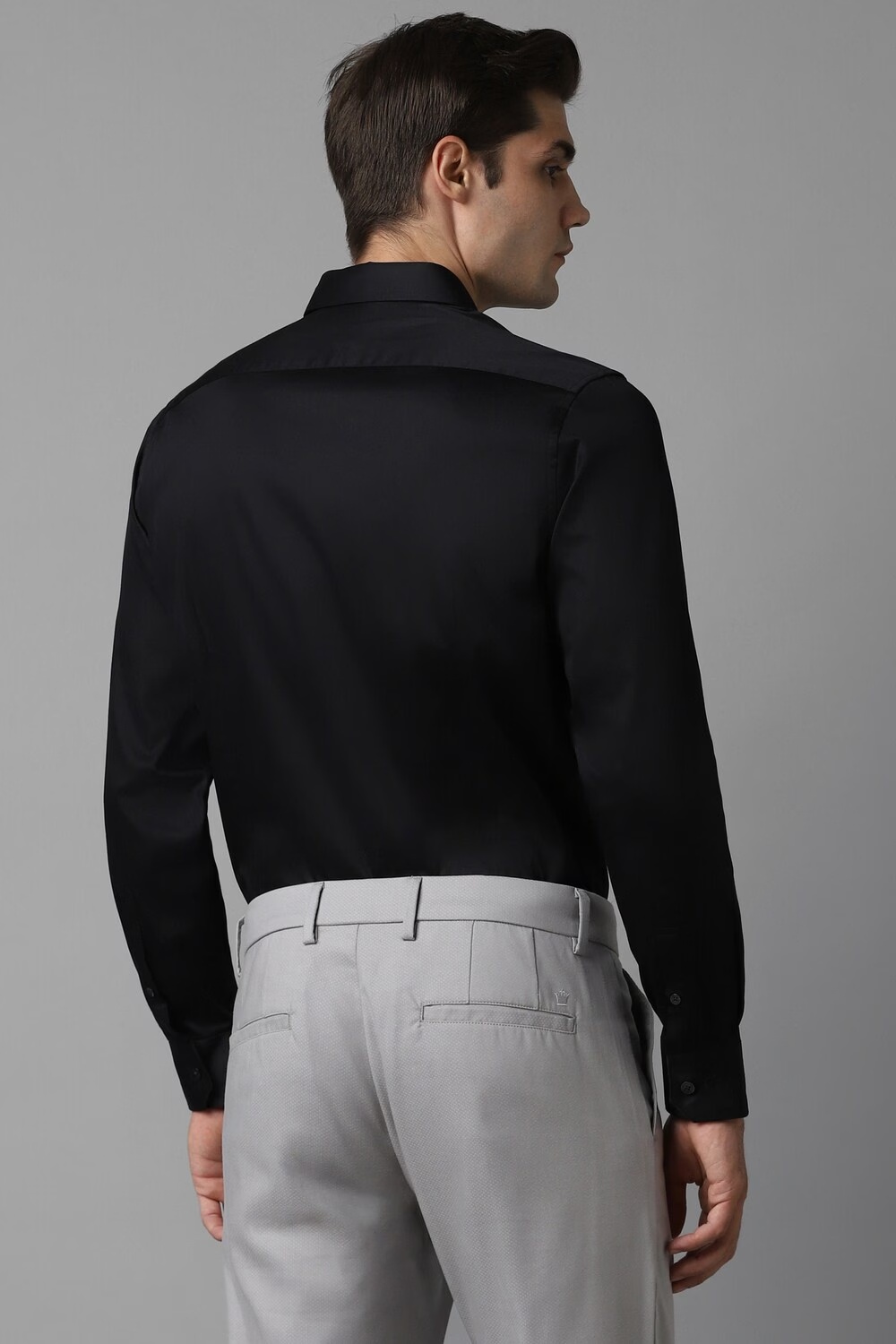 74852-men-black-slim-fit-solid-full-sleeves-formal-shirt-black-1.jpg