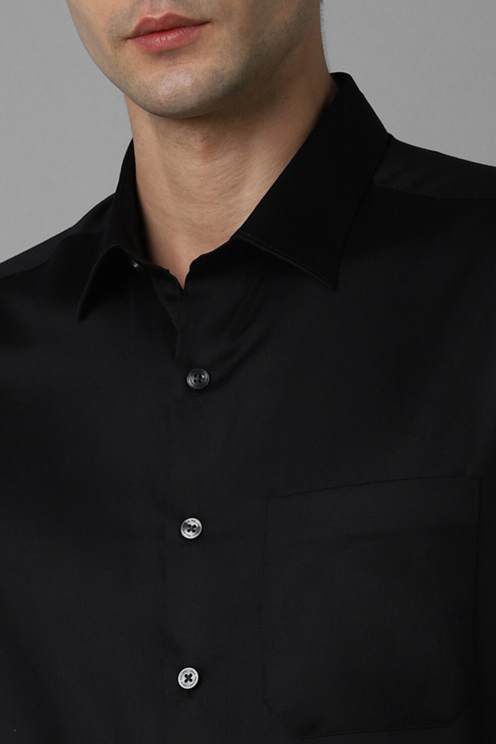 74852-men-black-slim-fit-solid-full-sleeves-formal-shirt-black-1.jpg