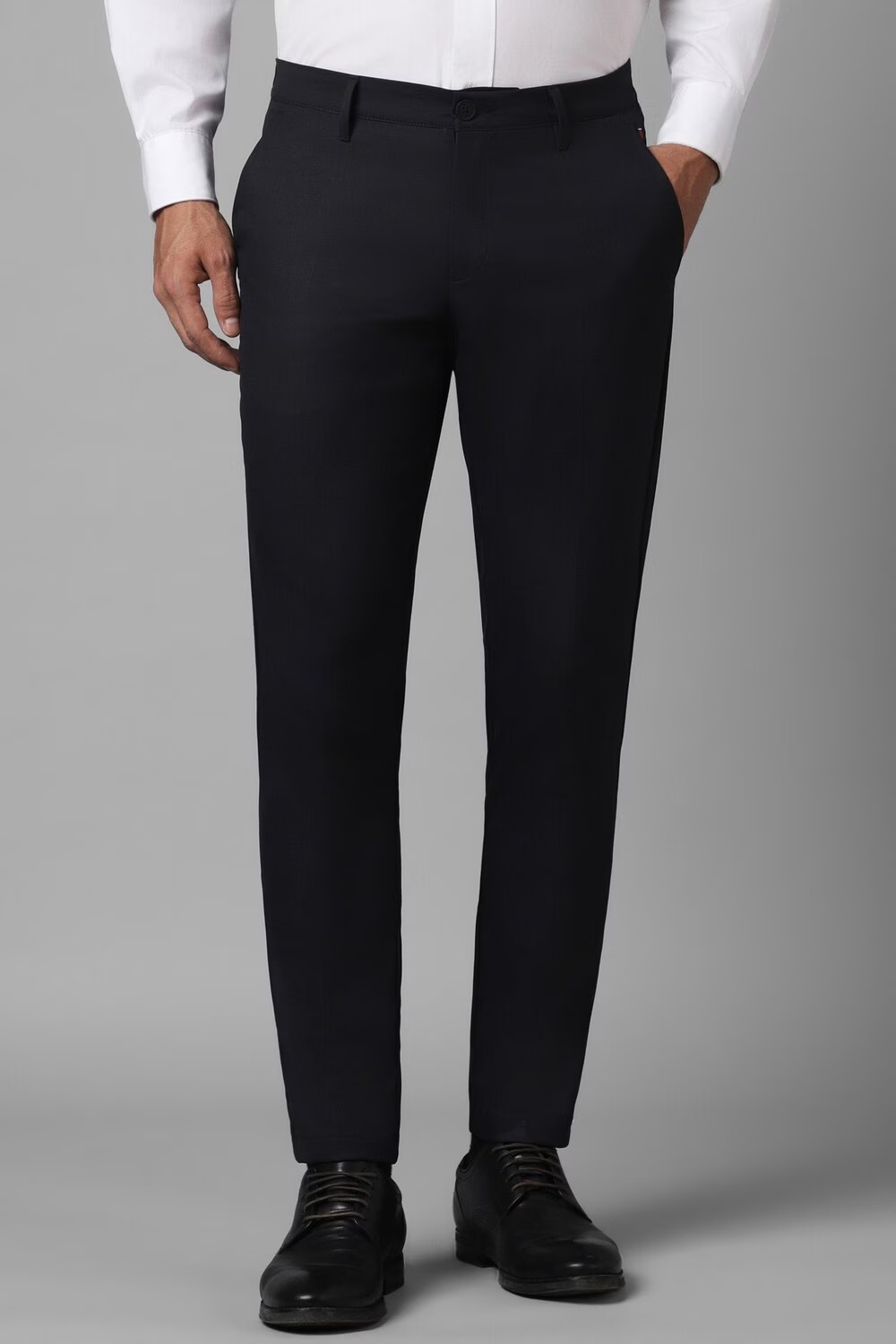 Men Black Slim Fit Solid Flat Front Casual Trousers-Black