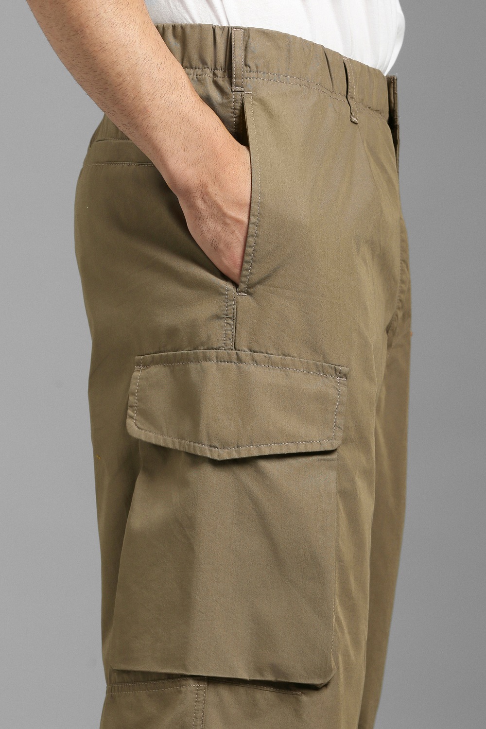 75118-men-khaki-solid-pleated-casual-trousers-khaki-1.webp