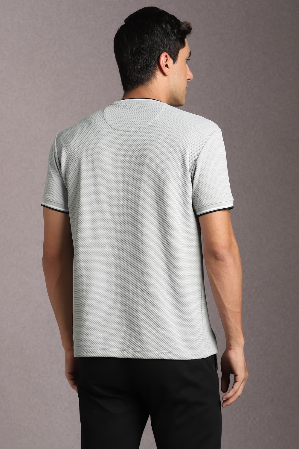 75665-men-grey-textured-crew-neck-t-shirt-grey-1.jpg