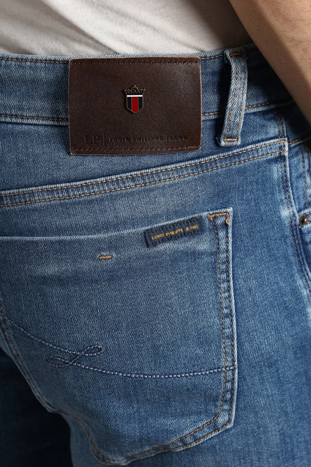 76316-men-blue-mid-slim-fit-jeans-blue-1.jpg