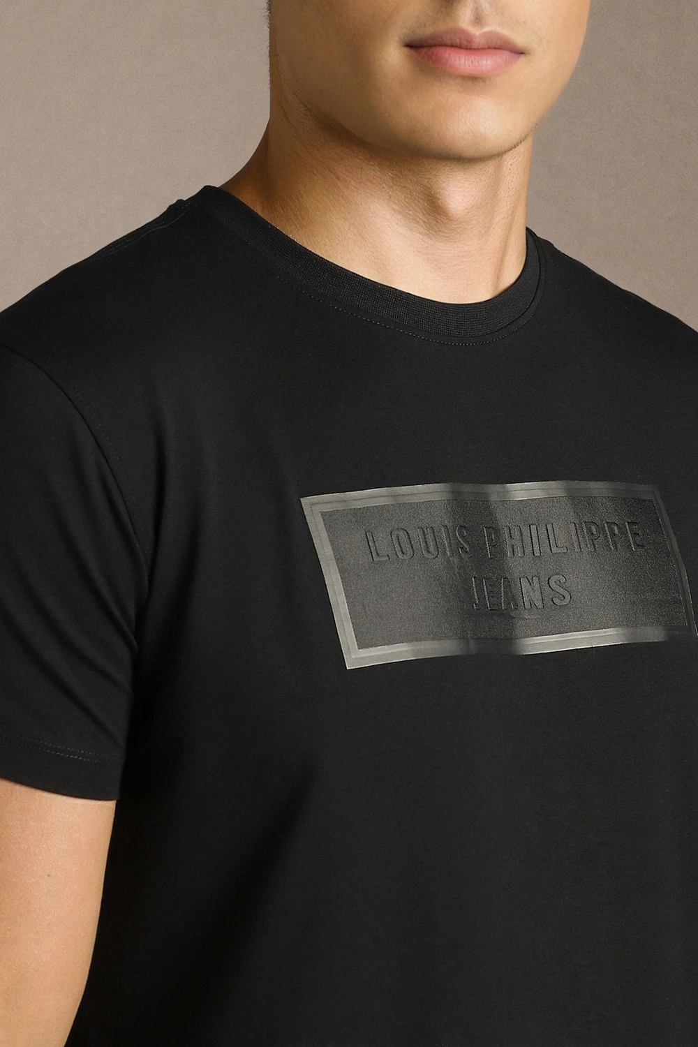 76511-men-black-graphic-print-crew-neck-t-shirt-black-1.jpg