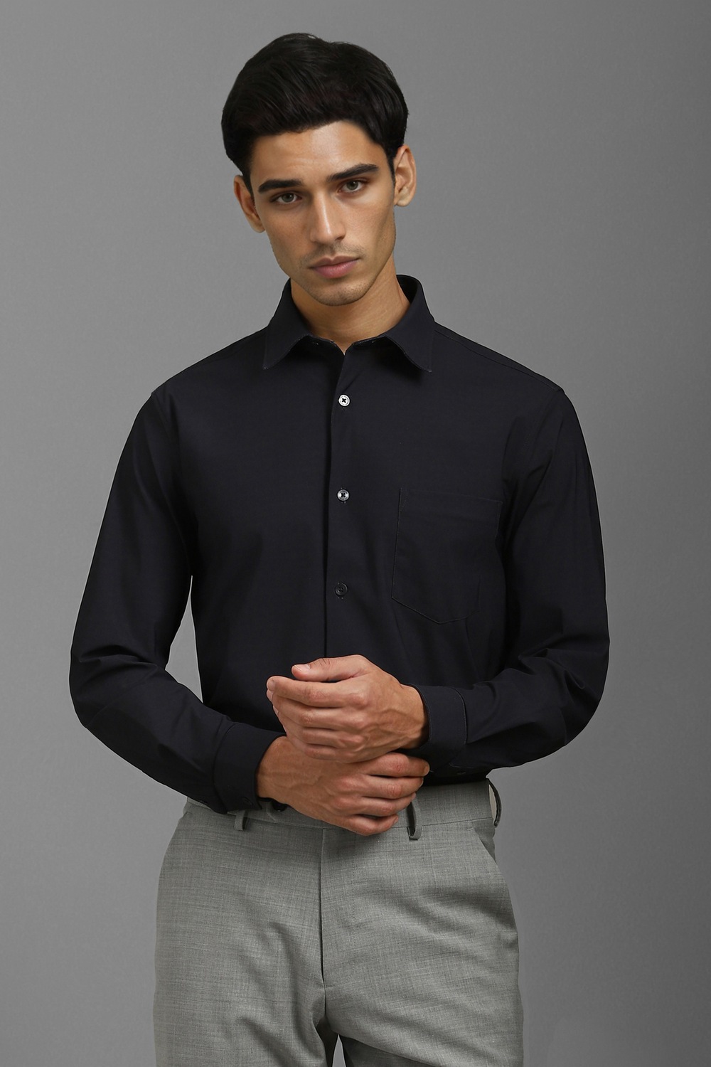 77157-men-black-slim-fit-solid-full-sleeves-formal-shirt-black-1.jpg