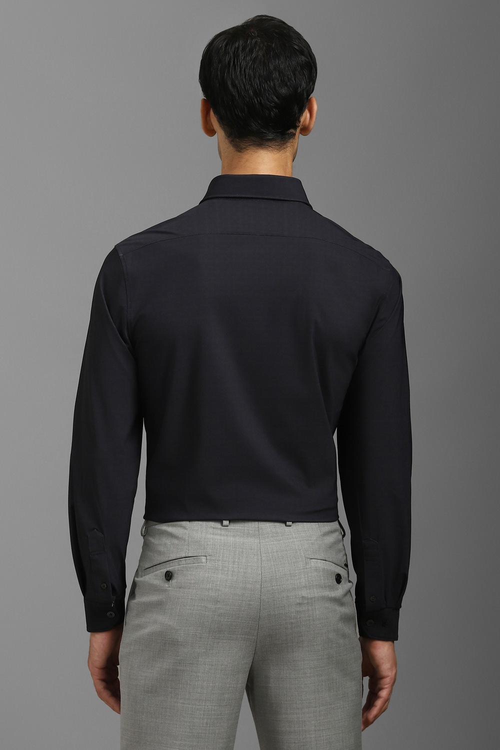 77157-men-black-slim-fit-solid-full-sleeves-formal-shirt-black-1.jpg