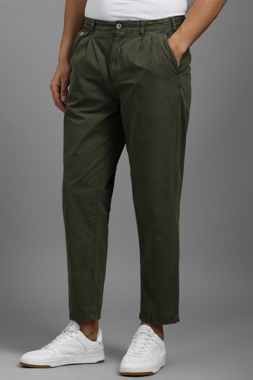7721-men-green-contemporary-fit-solid-pleated-casual-trousers-green-1.jpg