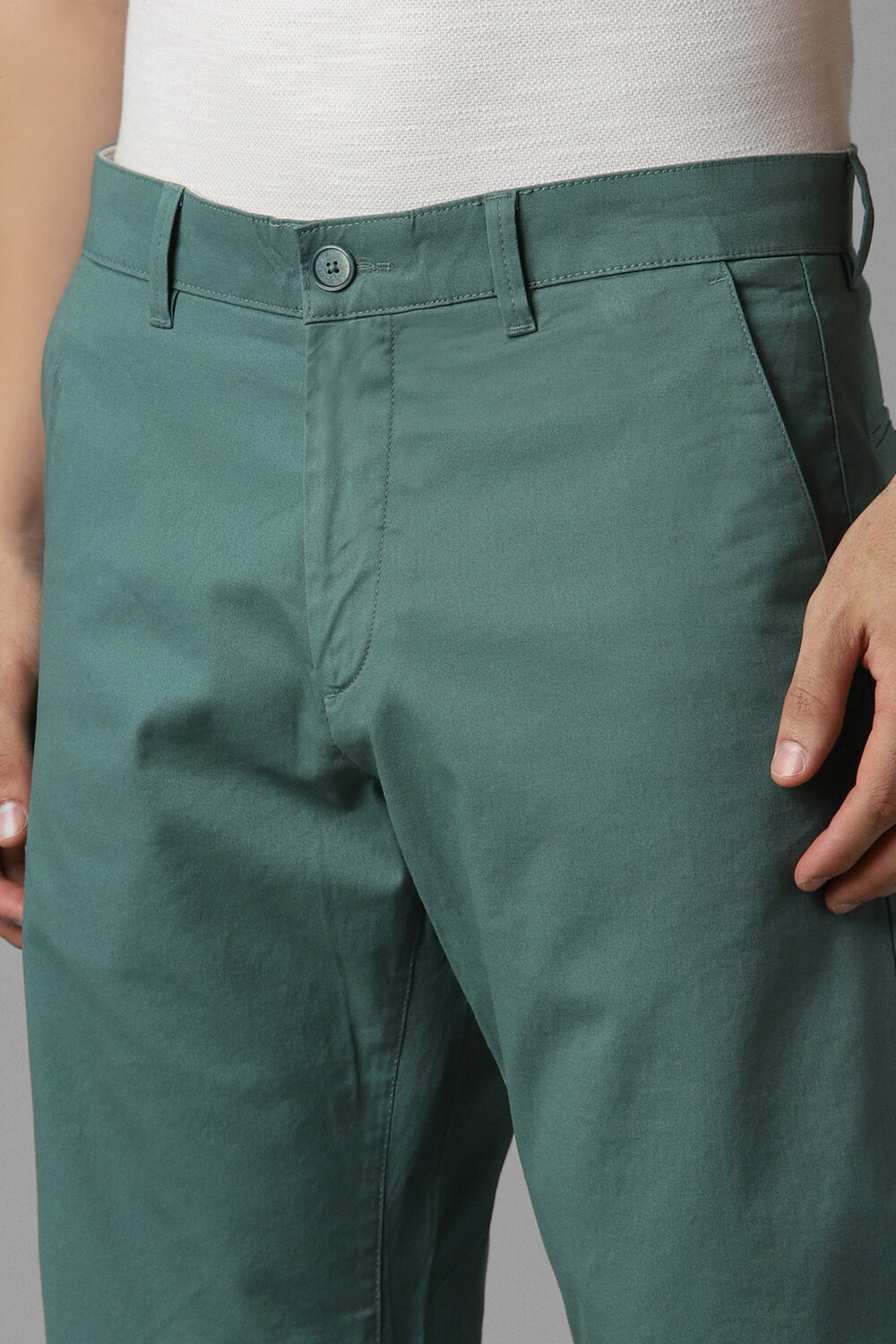 77242-men-green-solid-slim-fit-shorts-green-1.jpg