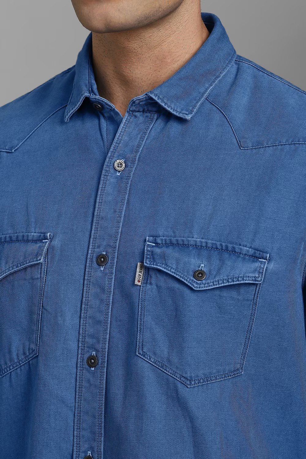 77546-men-blue-solid-full-sleeves-casual-shirt-blue-1.jpg